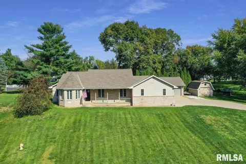 105 Santa Maria Ct, Pekin, IL 61554