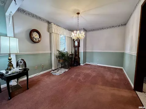 106 Timberview Dr, Macomb, IL 61455 photo 3