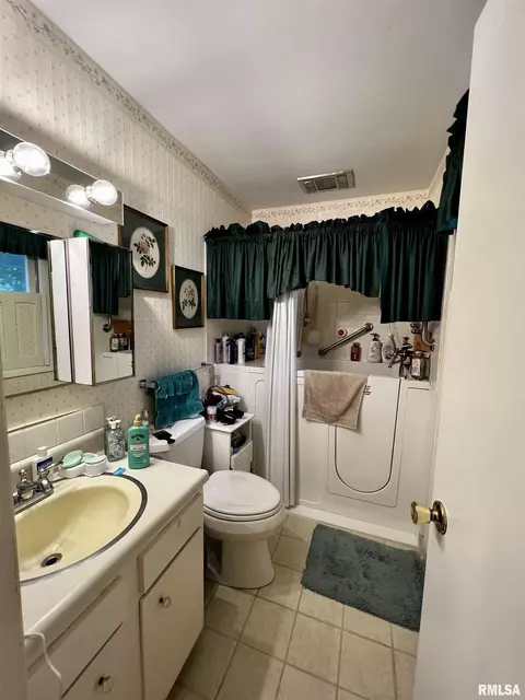 106 Timberview Dr, Macomb, IL 61455 photo 13
