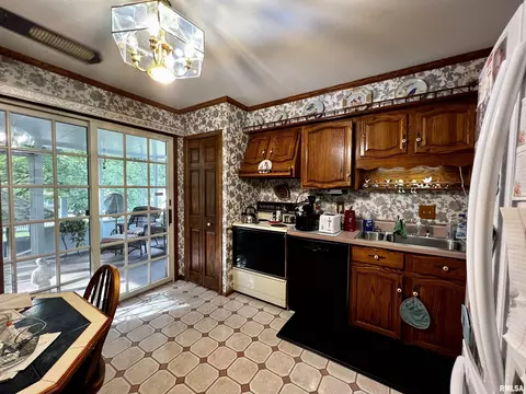 106 Timberview Dr, Macomb, IL 61455 photo 5