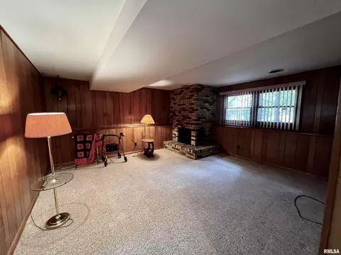 106 Timberview Dr, Macomb, IL 61455 photo 14