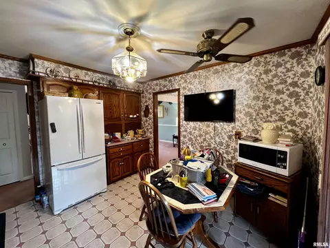 106 Timberview Dr, Macomb, IL 61455 photo 4