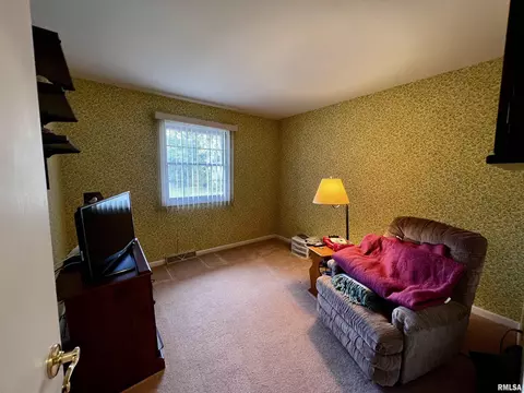 106 Timberview Dr, Macomb, IL 61455 photo 9