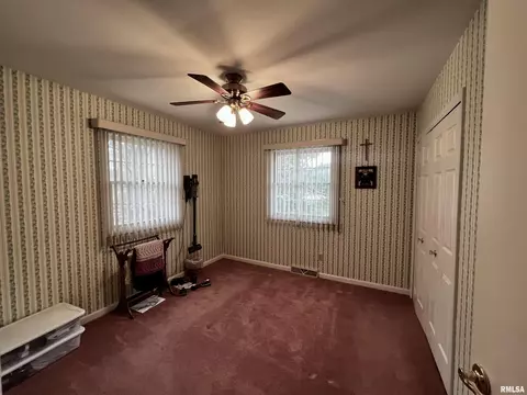 106 Timberview Dr, Macomb, IL 61455 photo 11