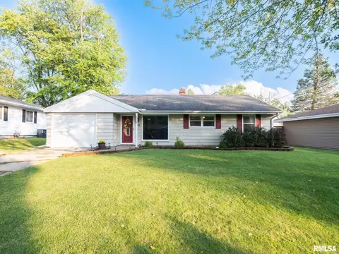5704 N Monterey Ct, Peoria, IL 61614
