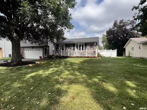 130 Pam Ln, Macomb, IL 61455