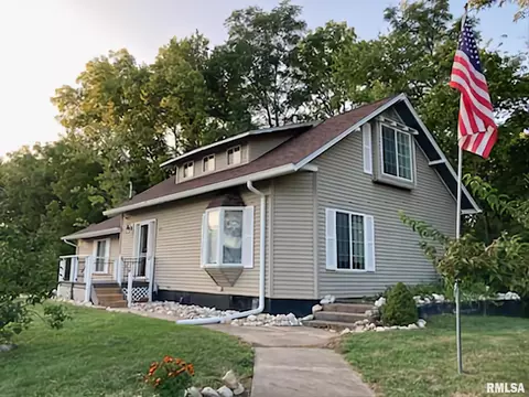 504 N Adams St, Lewistown, IL 61542