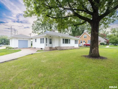 248 Edgewood St, Morton, IL 61550
