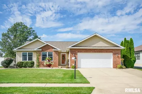 3 Ashwood Ln, Pekin, IL 61554