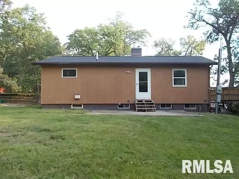 1988 Krohe Dr, Macomb, IL 61455