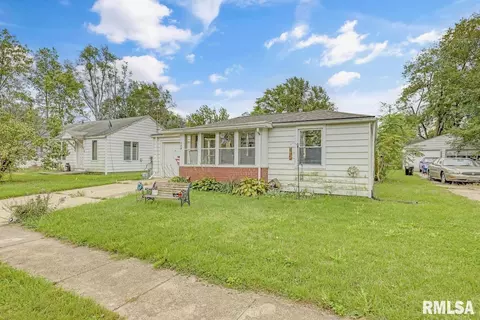 304 E 3rd St, Delavan, IL 61734 photo 2