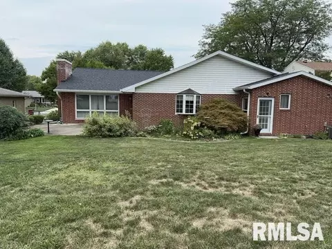 1704 Deppert Dr, Pekin, IL 61554 photo 2