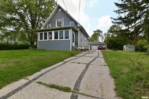 1102 Bloomington Rd, East Peoria, IL 61611