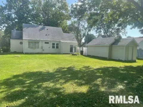 307 N 5th St, Dunlap, IL 61525 photo 3