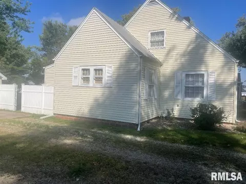 307 N 5th St, Dunlap, IL 61525 photo 2