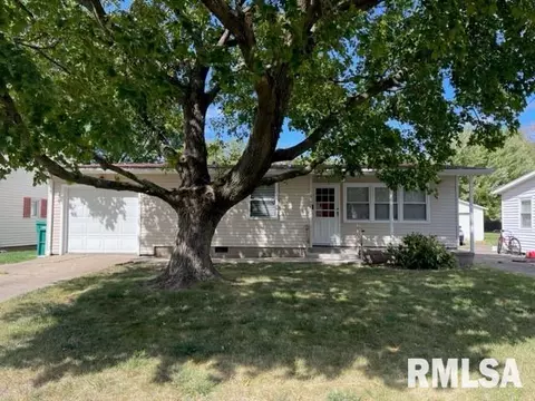 302 Barsi Blvd, Macomb, IL 61455