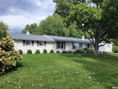 223 Gettysburg Dr, Canton, IL 61520