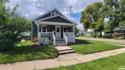 114 N Pine St, Washington, IL 61571