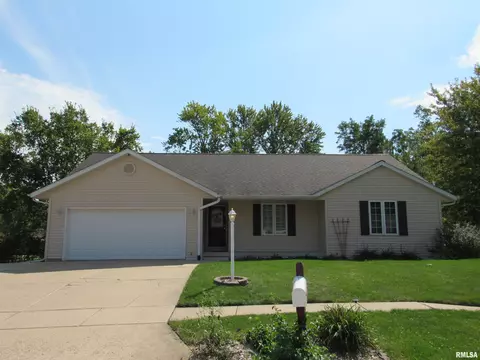 303 N Phil Gould Dr, Hanna City, IL 61536