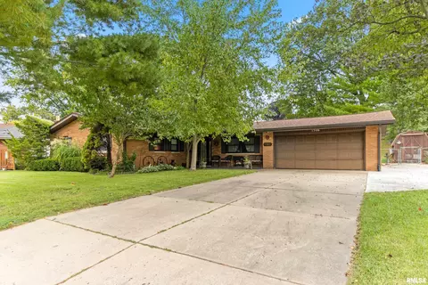 1506 Glendale St, Pekin, IL 61554