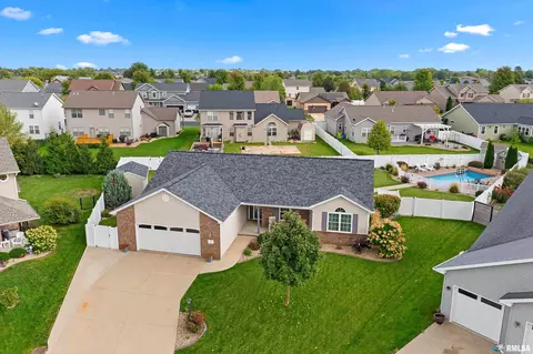 6 Anthony Ct, Washington, IL 61571