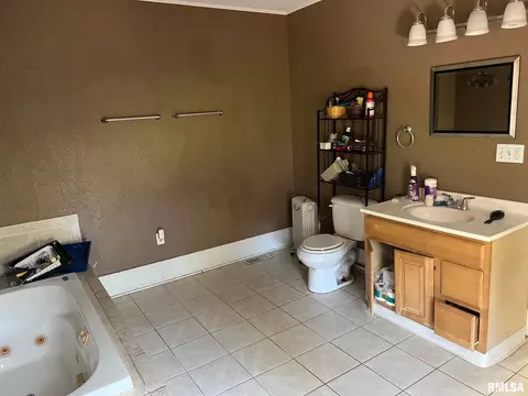 540 W Latimer St, Abingdon, IL 61410 photo 6