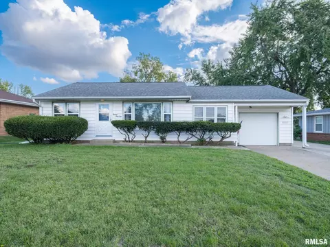 1834 Court St, Pekin, IL 61554