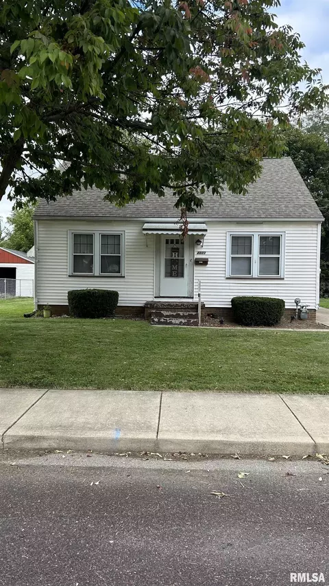 2223 W Sherman Ave, West Peoria, IL 61604