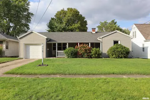 617 Spring St, Washington, IL 61571