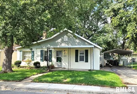 1315 S 10th St, Pekin, IL 61554