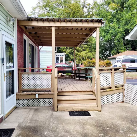 Exterior - 525 S Main St, Canton, IL 61520 photo 11 of 16