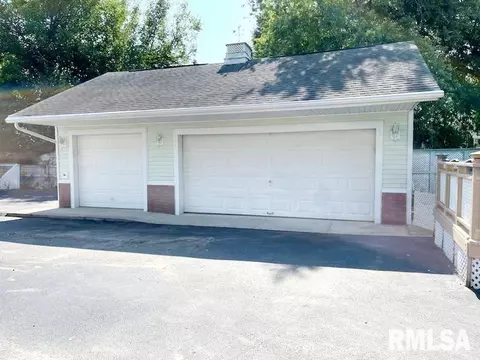 Exterior - 525 S Main St, Canton, IL 61520 photo 14 of 16