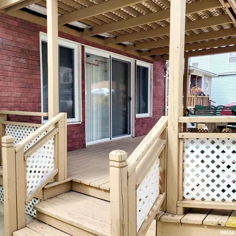 Exterior - 525 S Main St, Canton, IL 61520 photo 9 of 16