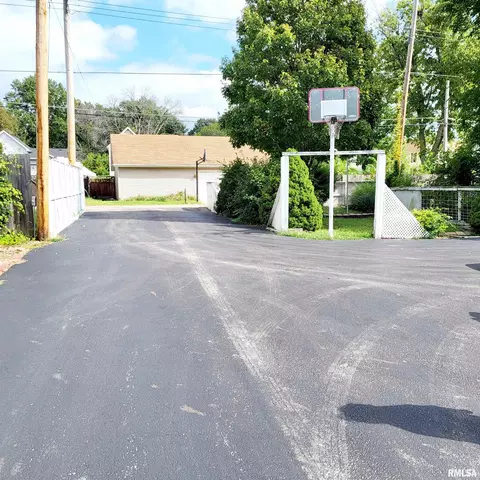 Exterior - 525 S Main St, Canton, IL 61520 photo 12 of 16