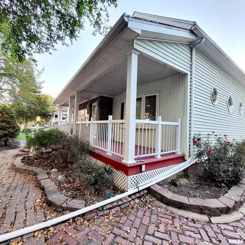 Exterior - 525 S Main St, Canton, IL 61520 photo 3 of 16