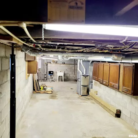 Exterior - 525 S Main St, Canton, IL 61520 photo 13 of 16