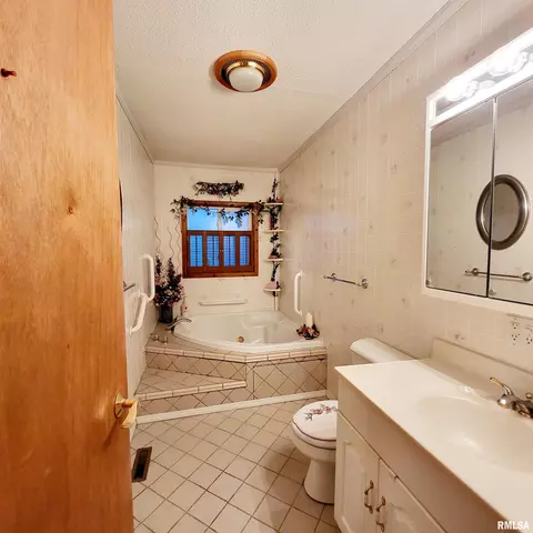 Bath - 525 S Main St, Canton, IL 61520 photo 2 of 7