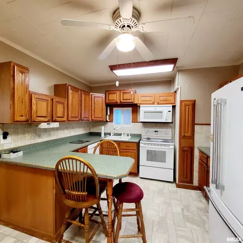 Kitchen - 525 S Main St, Canton, IL 61520 photo 1 of 5