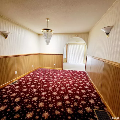 Dining - 525 S Main St, Canton, IL 61520 photo 2 of 2