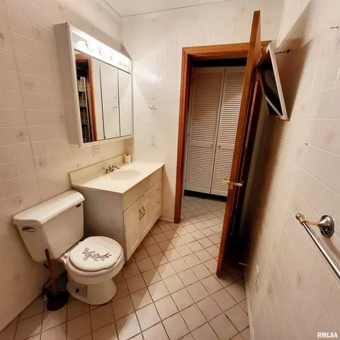 Bath - 525 S Main St, Canton, IL 61520 photo 4 of 7