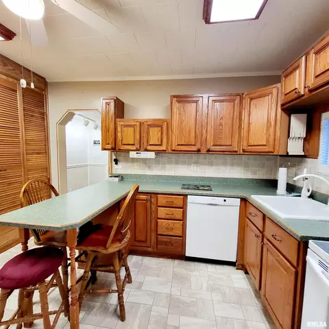 Kitchen - 525 S Main St, Canton, IL 61520 photo 2 of 5
