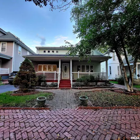 Exterior - 525 S Main St, Canton, IL 61520 photo 2 of 16