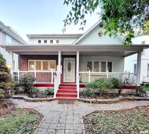 525 S Main St, Canton, IL 61520