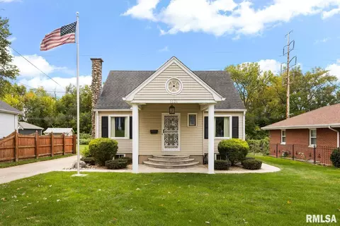 5121 N Montclair Ave, Peoria Heights, IL 61616