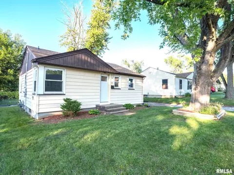 1413 Illinois St, Pekin, IL 61554