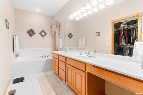 509 Hampton Ct, Germantown Hills, IL 61548 photo 25