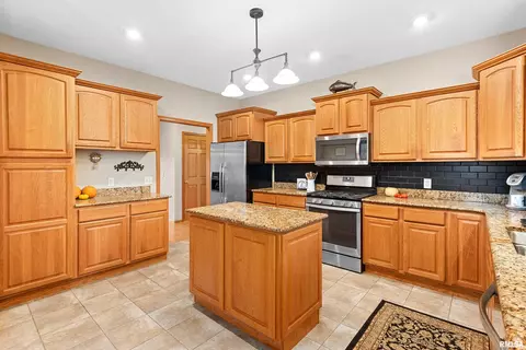 509 Hampton Ct, Germantown Hills, IL 61548 photo 17