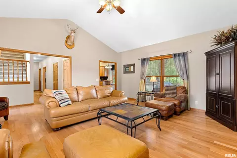 509 Hampton Ct, Germantown Hills, IL 61548 photo 14