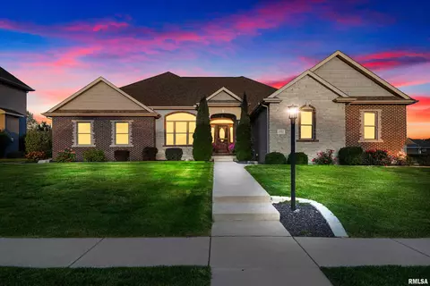 1301 Coventry Dr, Washington, IL 61571