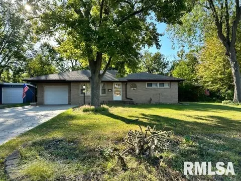 1114 S 18th St, Pekin, IL 61554